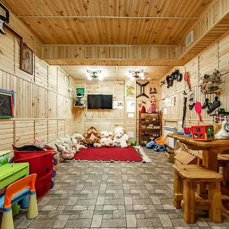 Emerald House Mykulychyn