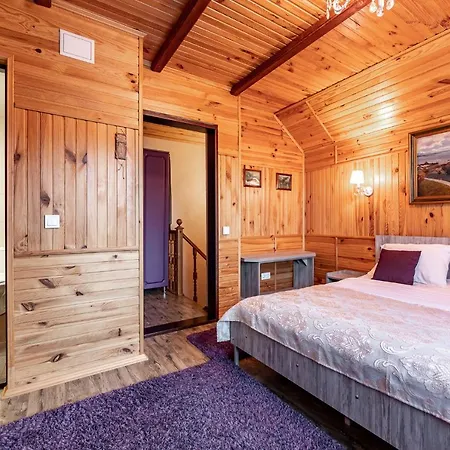 Emerald House 미쿨리친