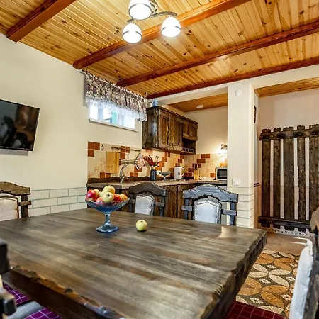 Apartment Emerald House Mykulychyn