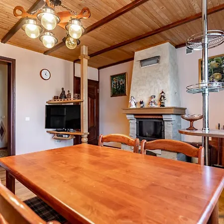 Emerald House Apartment Mykulychyn