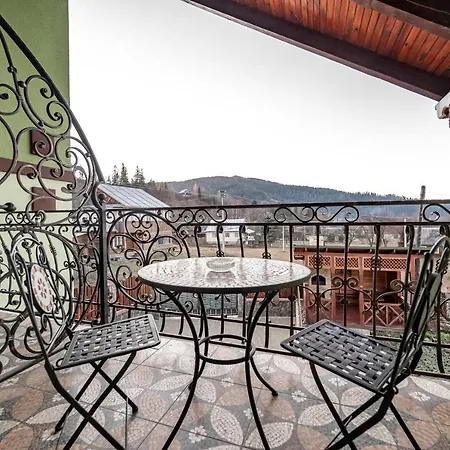 Emerald House Apartment Mykulychyn