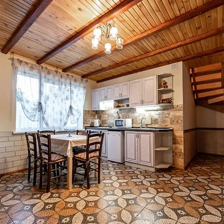 Emerald House アパート