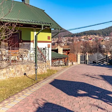 Apartment Emerald House Mykulychyn