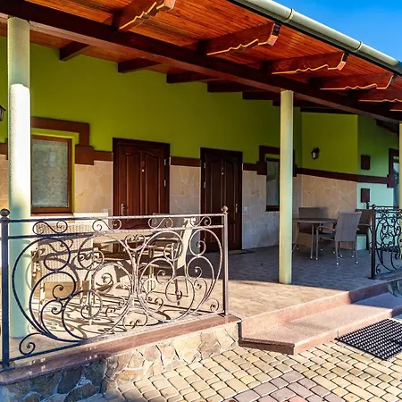 Emerald House Apartment