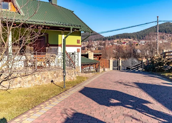 Appartamento Emerald House Mykulychyn