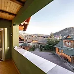 Emerald House Mykulychyn