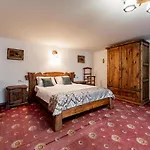 Emerald House Mykulychyn