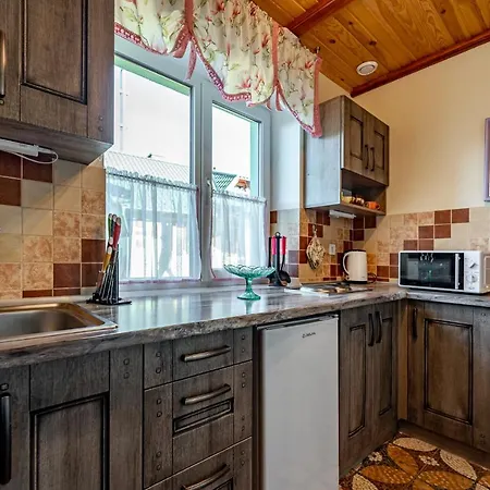 Апартаменты Emerald House *