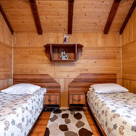 Emerald House Апартаменты
