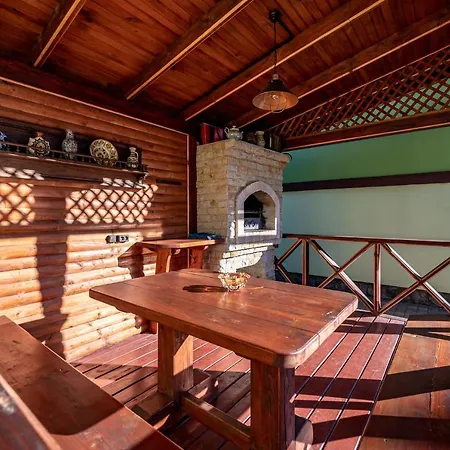 Апартаменты Emerald House *