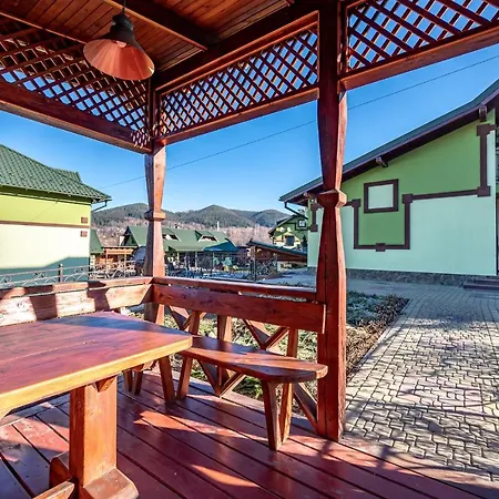 Emerald House Апартаменты Микуличин